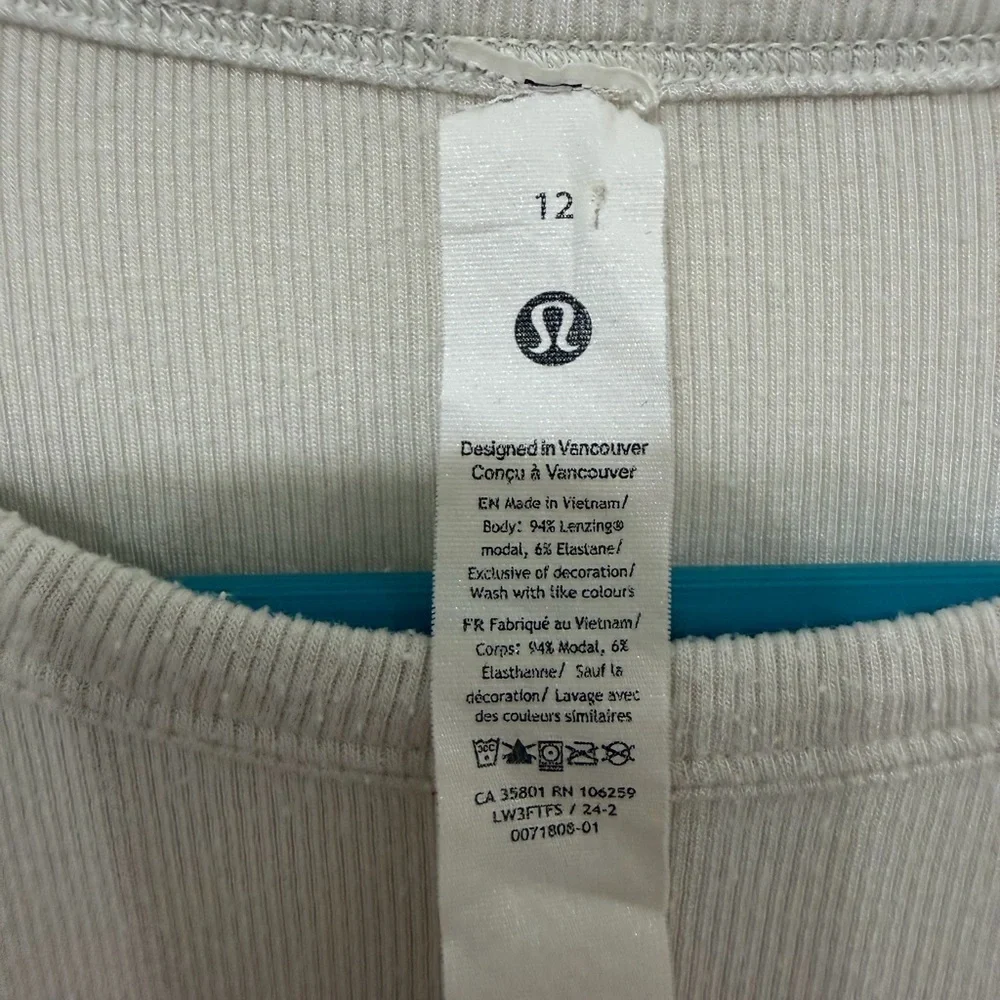 lululemon athletica Women’s Beige Long Sleeve Tee